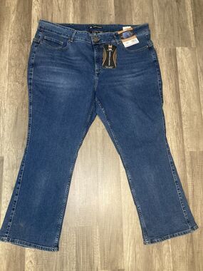 NEW Lee Riders Womens 24W P Blue Jeans Stretch Slim Mid Rise Boot Shape Illusion